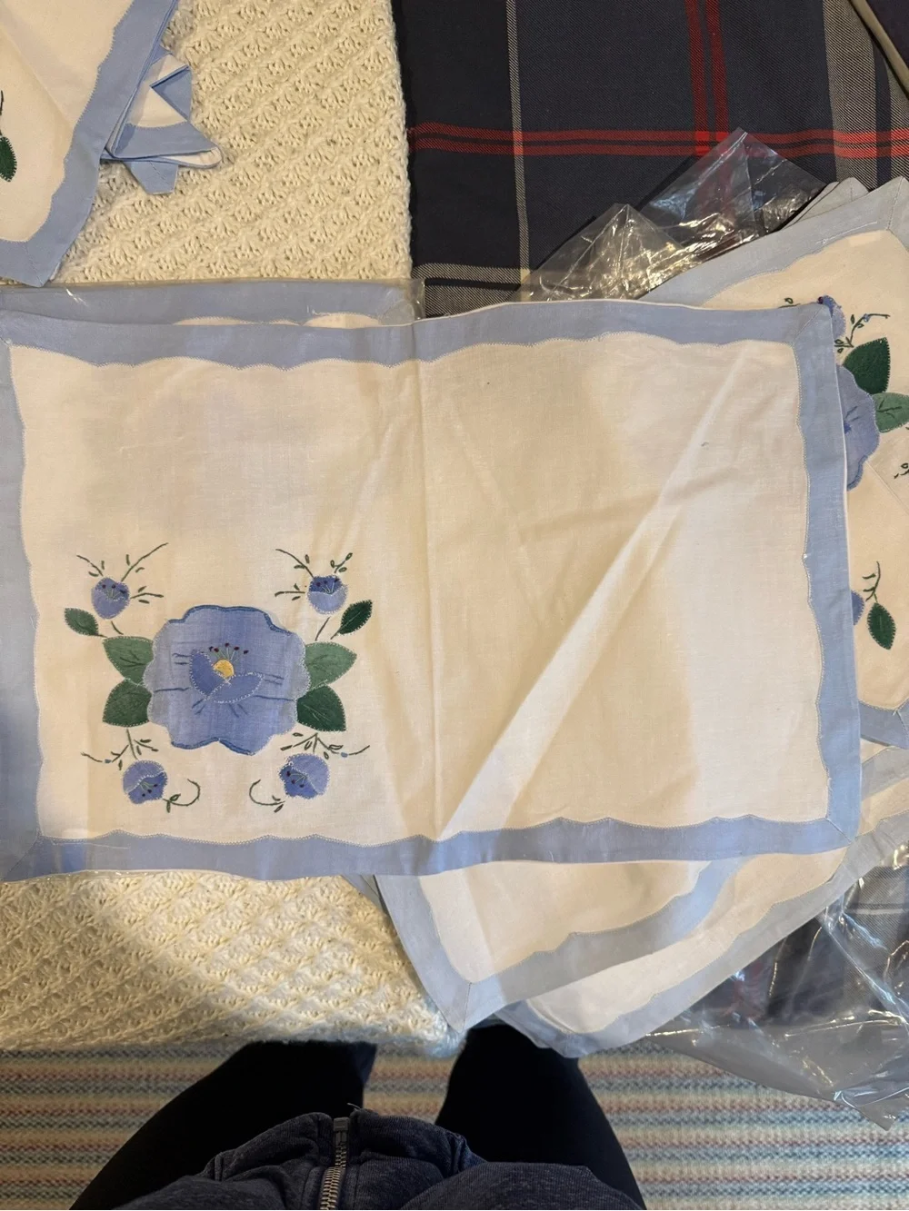 Vintage Embroidered Floral White and blue placemat and napkin. Set of 8. NWT